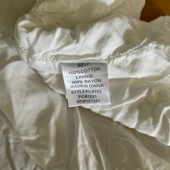 New In Loom Floral Embroidered Blouse Size Medium - Picture 12 of 13